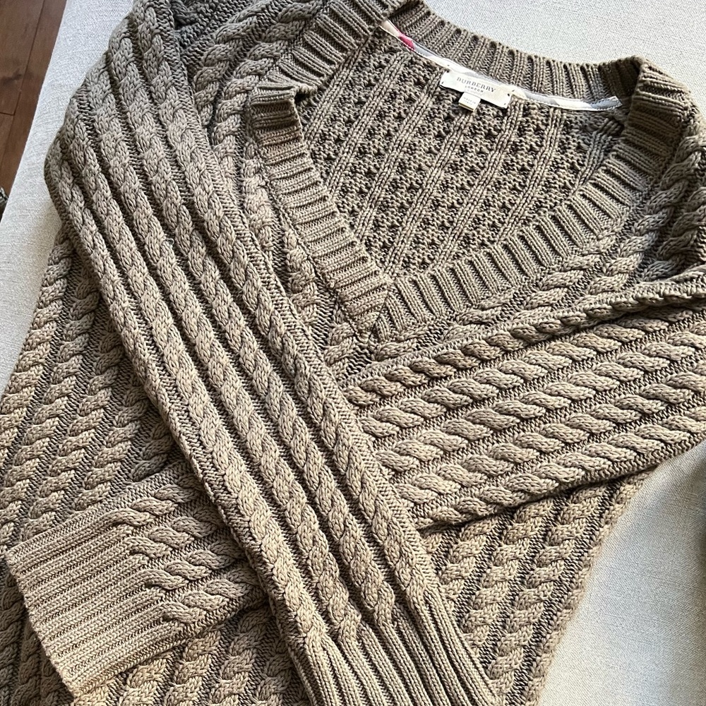 khaki cable knit Burberry sweater in Medium